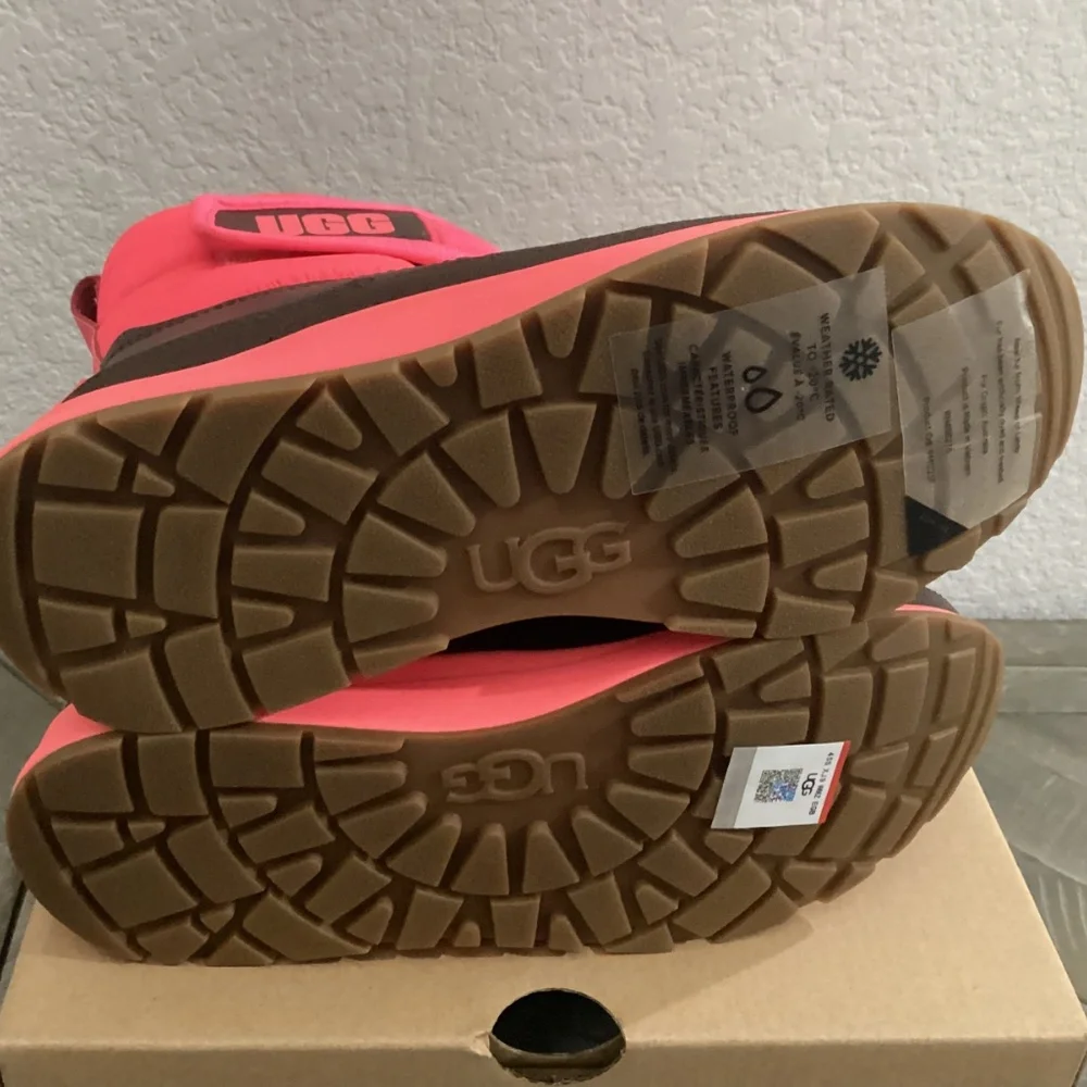 UGG® Kids' Taney Water Repellent Fleece & Genuine Shearling Lined Boot, size 3